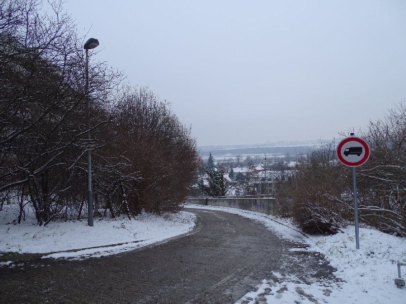 Zákaz vstupu v ulici Nad Chaloupkami