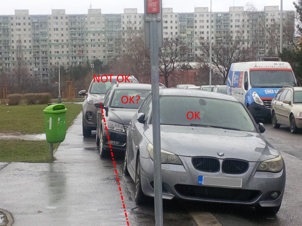 Parkování na chodníku v ul. U Chodovského hřbitova