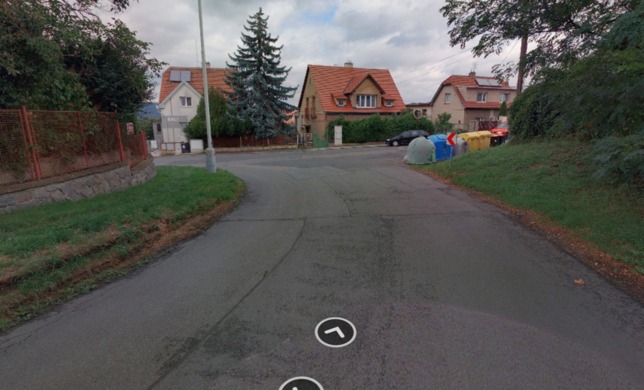 Chybějící chodník v ulici Dolnocholupická
