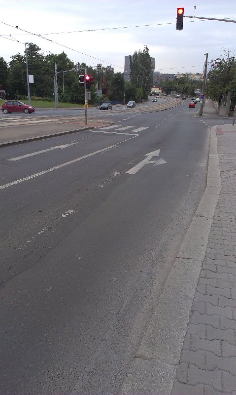 Neobnovená zebra v Chodovské ul.