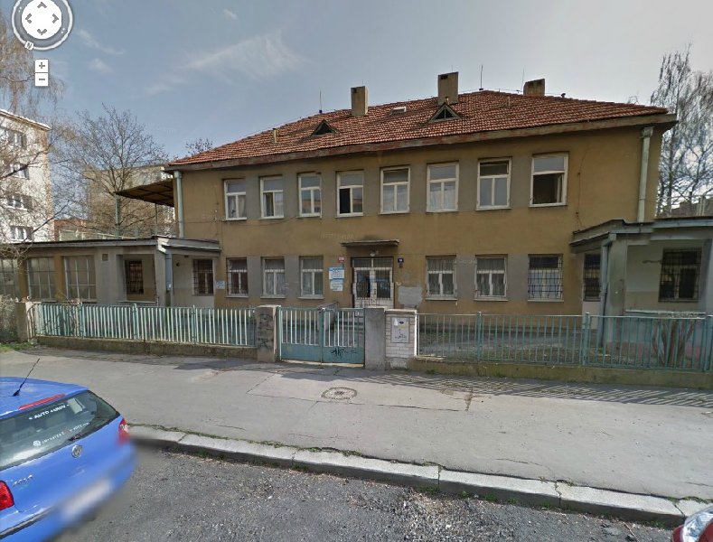 Chatrajici objekt na krizovatce ulic U Strže a Halasova