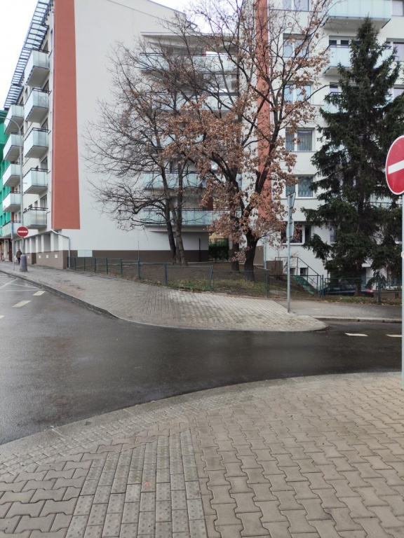 Chybějící přechod v ulici Maroldova/K Podjezdu