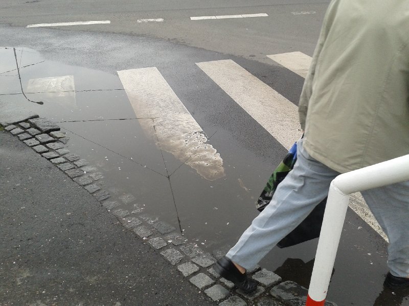 Záliv u přechodu pro chodce u Kubánského náměstí