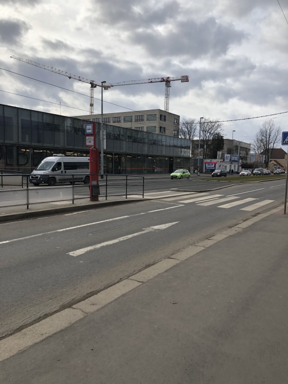 Přechod pro chodce u metra Kolbenova