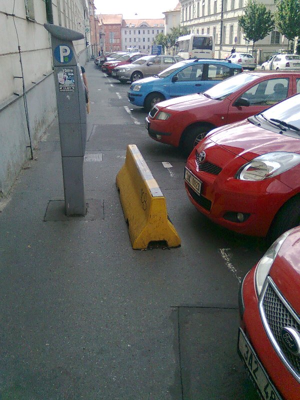 Zábrana parkování nebo chůzi?