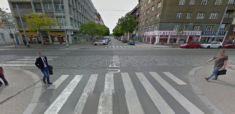 Chybějící přechod přes severní stranu křižovatky U Průhonu x Komunardů