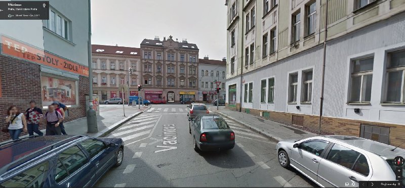 Řidiči najíždějí na přechod Sokolovská, protože jej nevidí