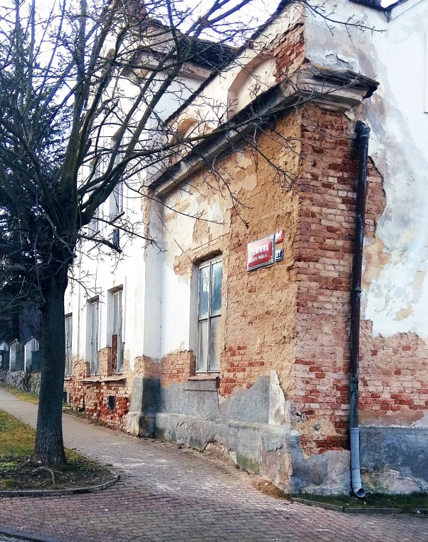 Padající omítka
