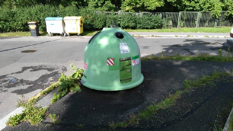 Přesunutí kontejneru na sklo Pod Kapličkou 14/Na Třebešíně 2