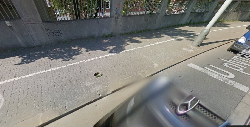 Dva chybějící poklopy, cyklostezka U plynárny
