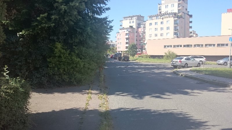 Neprůchozí chodník v ulici Pasteurova