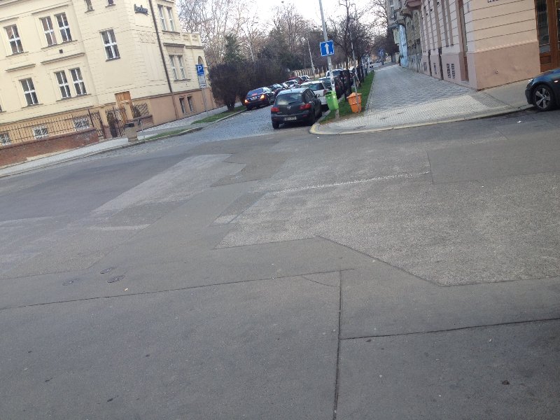 Na celé křižovatce ani jeden přechod