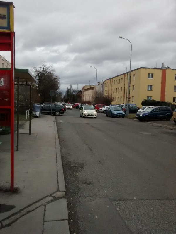 Chybějící přechody pro chodce v ulici Lumiérů