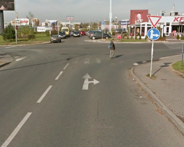 Velmi špatně značený přechod u křižovatky Chlumecká X Skorkovská