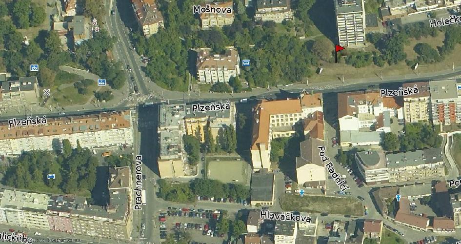 Nesmyslná tlačítka pro chodce na semaforu
