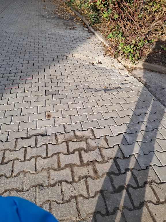 Propad chodníku po opravě horkovodu