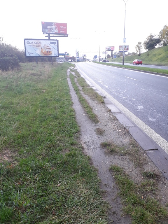 Chybějící pěší spojení Slivenec-Barrandov od nového chodníku