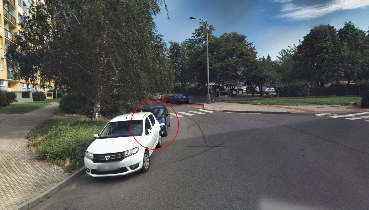Nepřehledný přechod v křižovatce Křejpského - Jašíkova