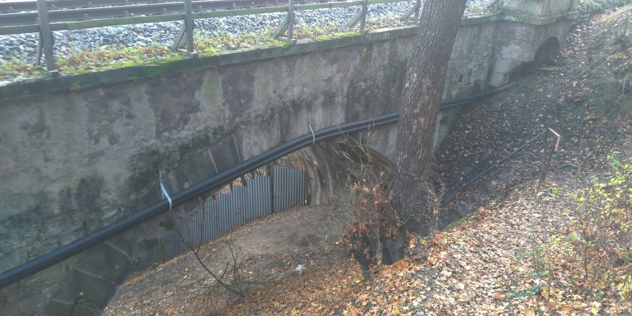 Stezka mezi ulicemi Nad Konečnou a Pod Žvahovem