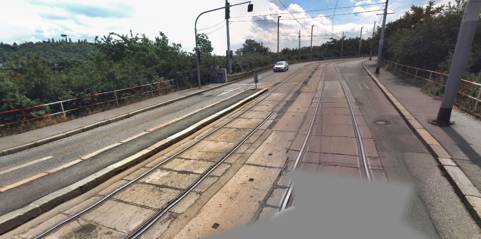Chybejici moznost prechodu vozovky vcetne tramvajovych koleji Lihovar