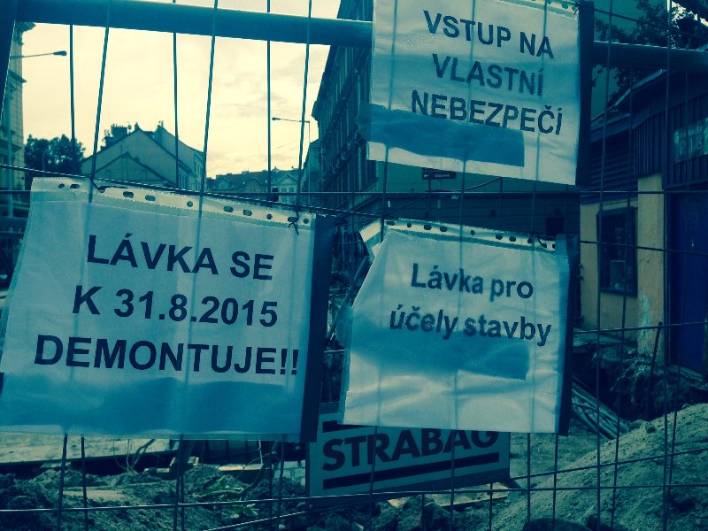 Pěší a dopravní obslužnost objektu budovy Na ostrůvku 311/5