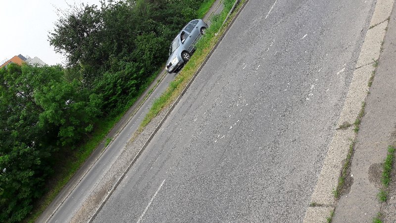 Smazaný přechod na silnici Spojovací